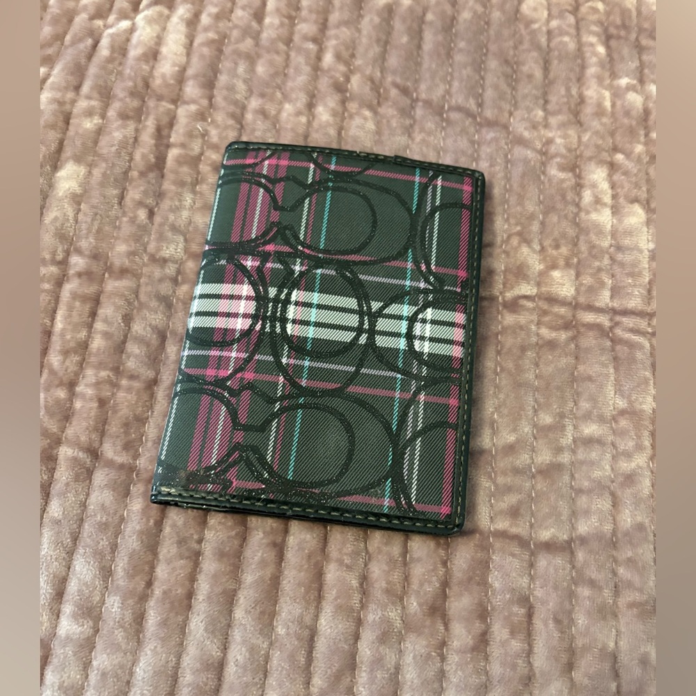 Coach Kissing C Plaid Passport Wallet 💖💖